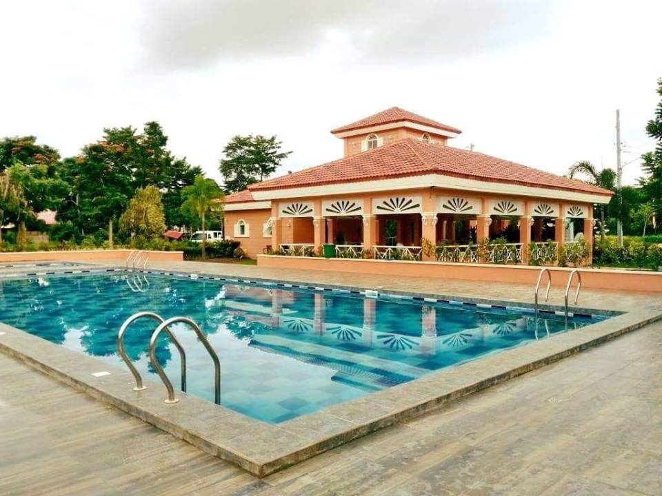 Camella Palawan clubhouse and swimming pool