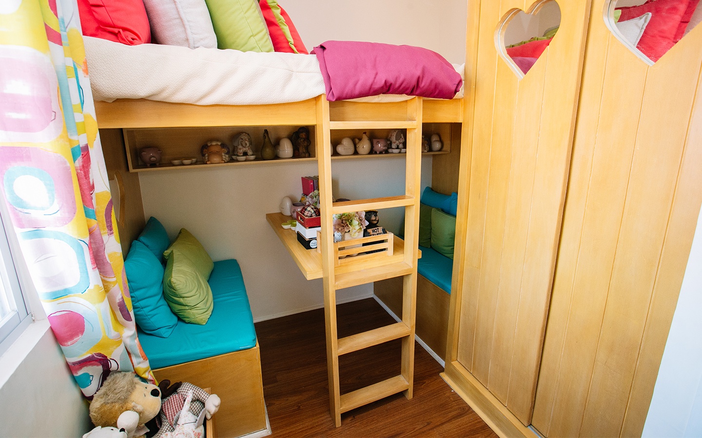 Dani kid's bedroom with bunk bed