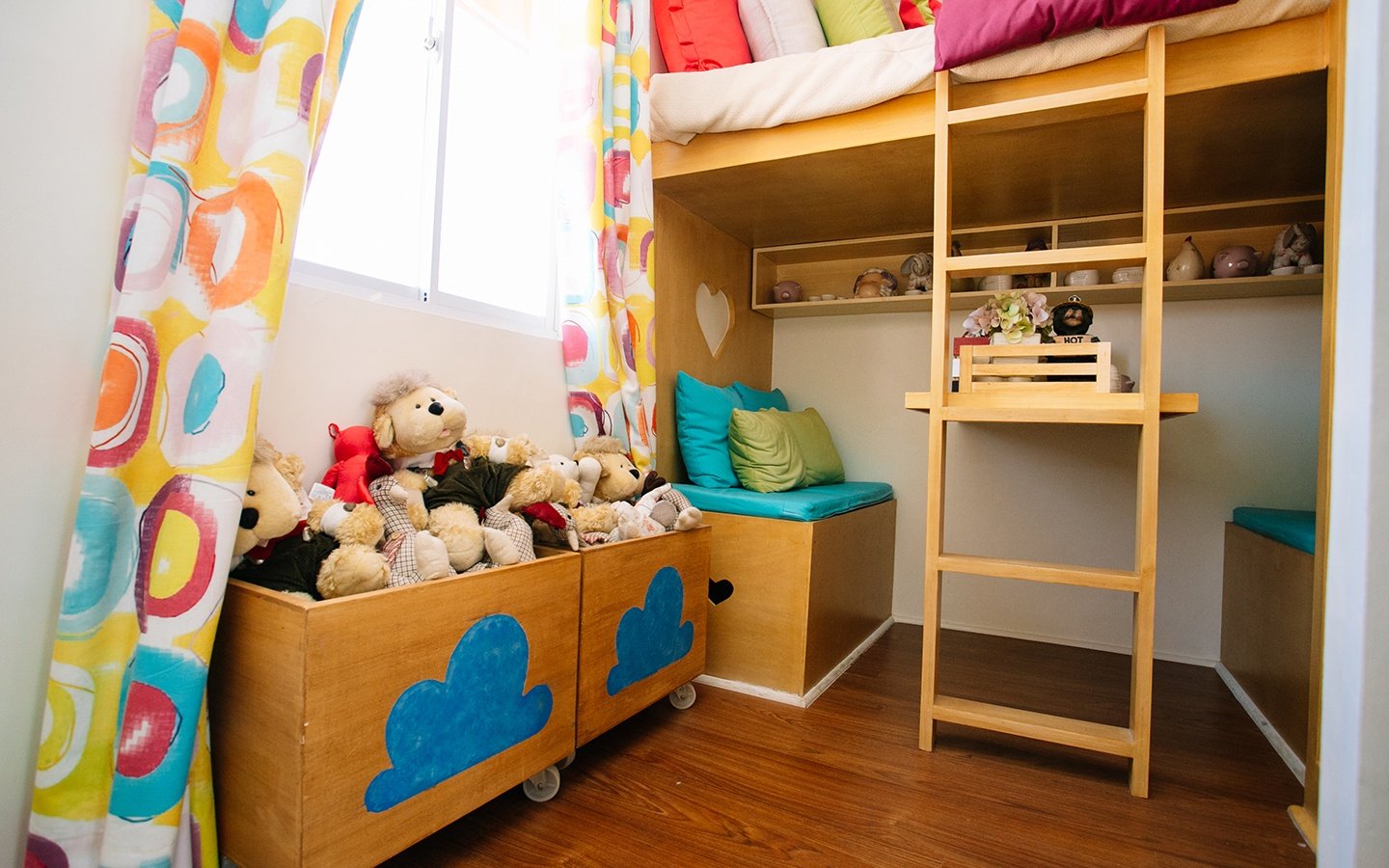 Dani kid's bedroom with bunk bed