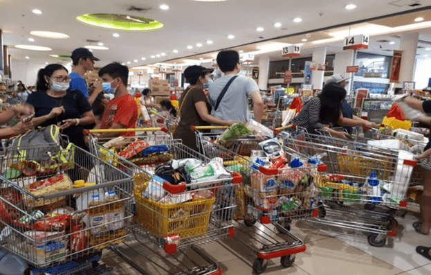 People shopping for groceries