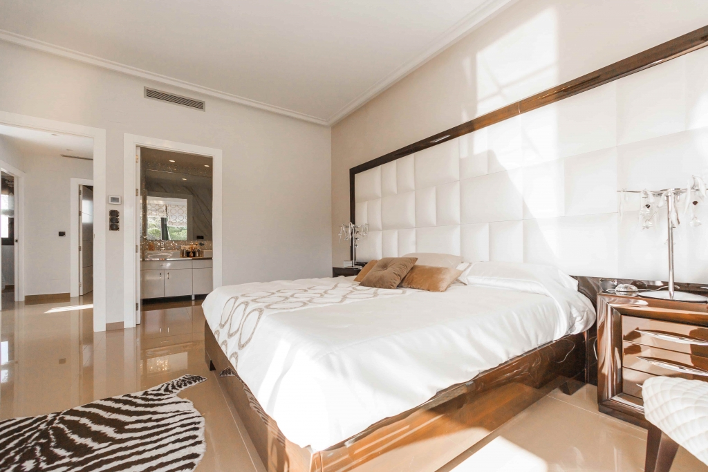 Interior design tricks to make room appear larger