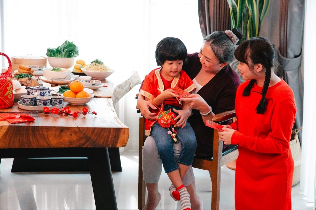 Families gathering to celebrate the Chinese new year's eve