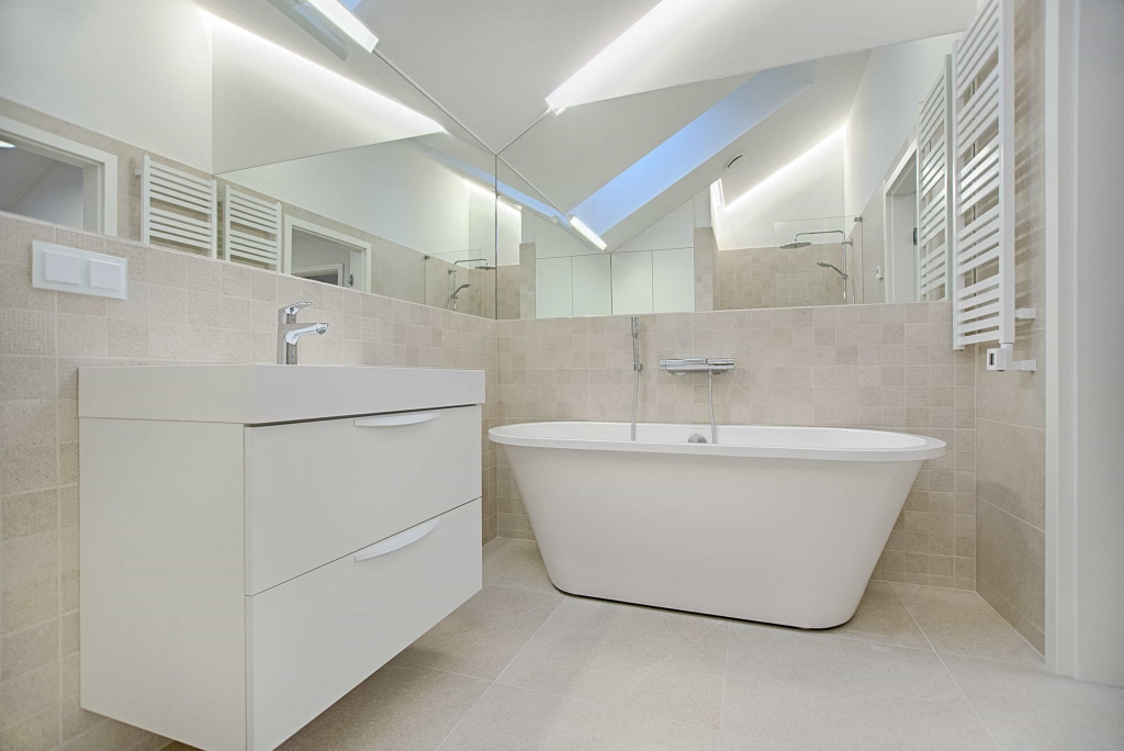 How to Make a Small Bathroom Look Bigger