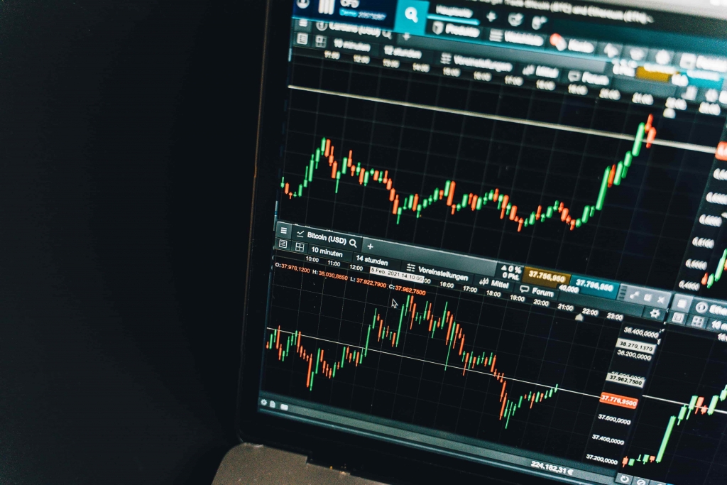Should you Buy and Sell Bitcoins?