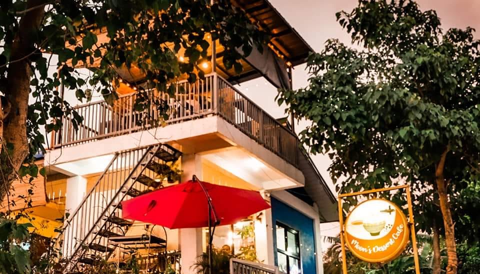 Moon's Dessert Cafe & Restaurant