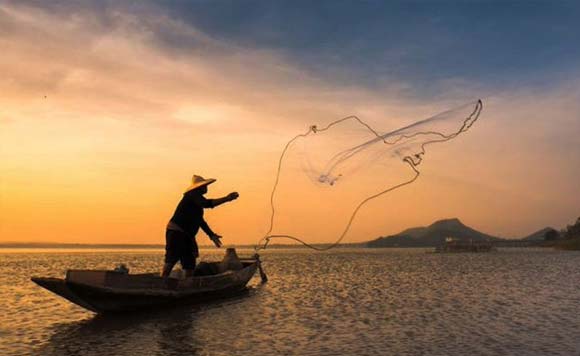 Fishing in Bulacan | Photo from Politiko Central Luzon