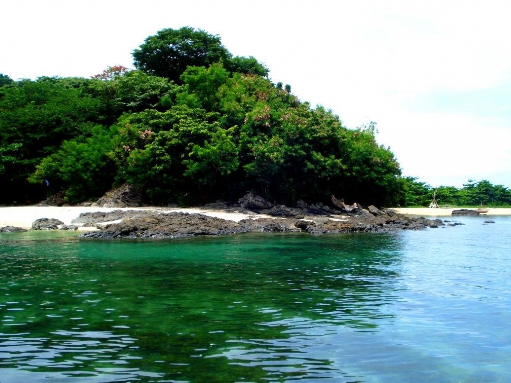 Olotoyan Island/Photo from www.iamtravelinglight.com