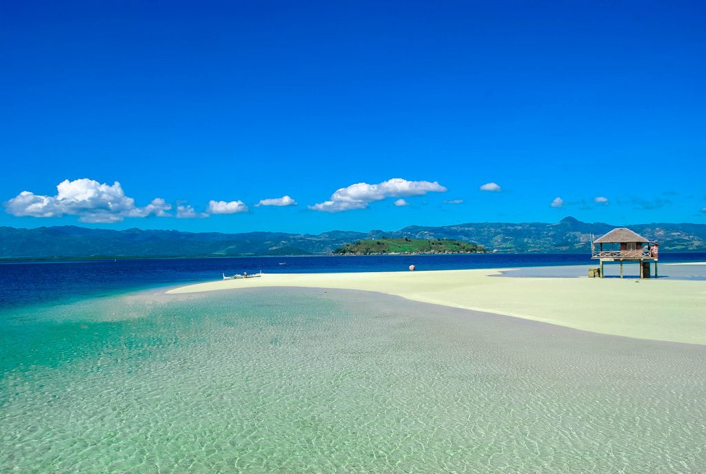 Manjuyod Sandbar in Negros Oriental Photo from The Pinay Solo Backpacker