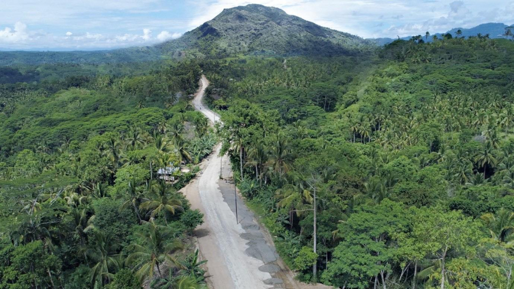 Road to Mt. Mayapay Photo from DPWH