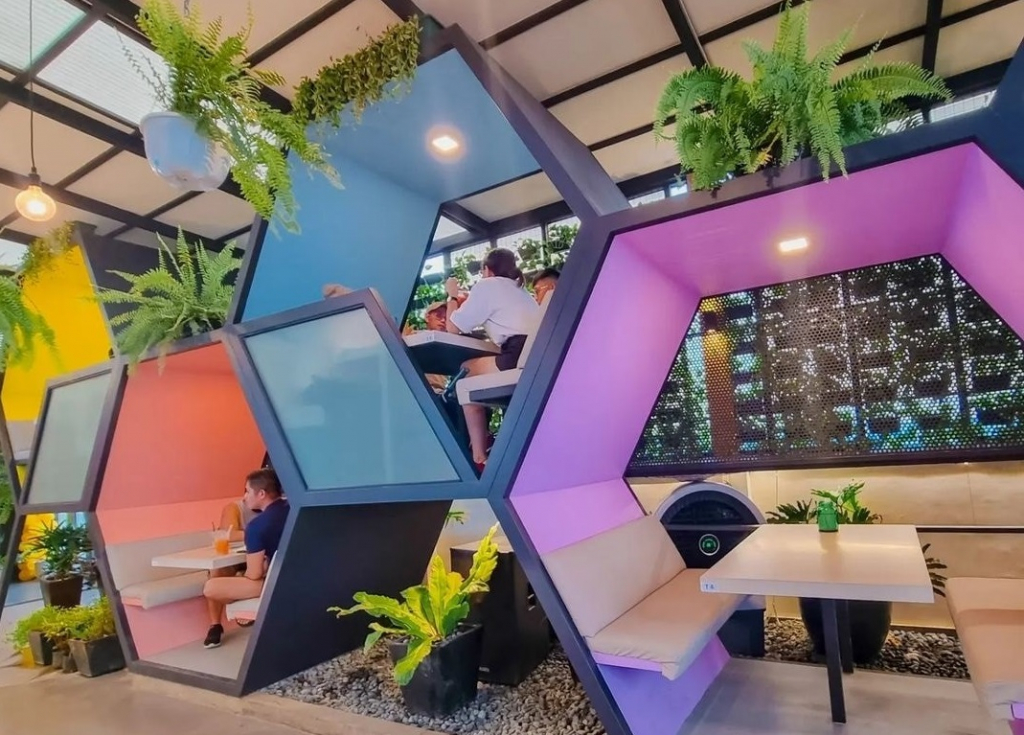 Queen Café and Bistro in Cavite