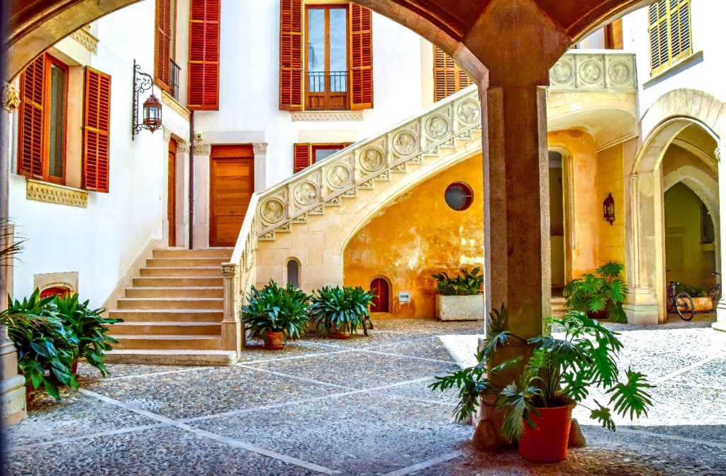What are the ways to achieve Mediterranean interiors for your home