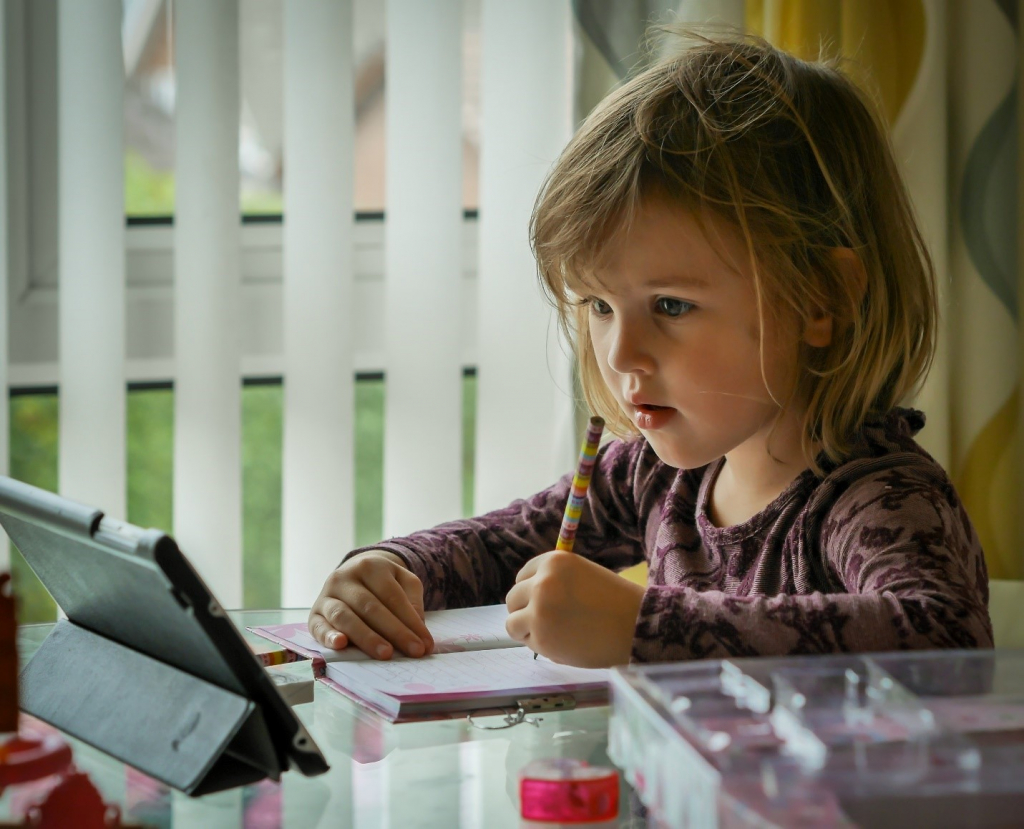 Communicate with your kids - Carl Jorgensen Photo on Unsplash
