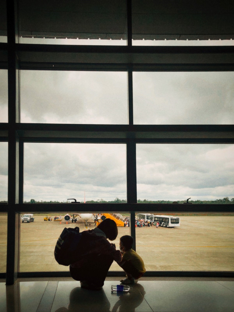 Sacrifice of an OFW mom - Thuy Photo on Unsplash