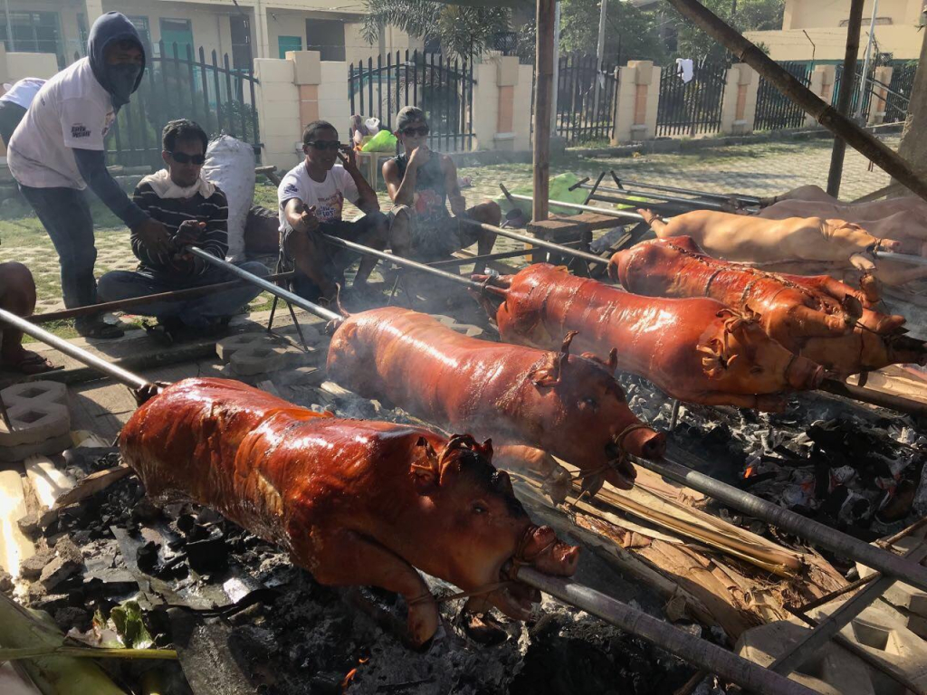 Massive lechon roast in Digos City | Photo from the website gmanetwork.com