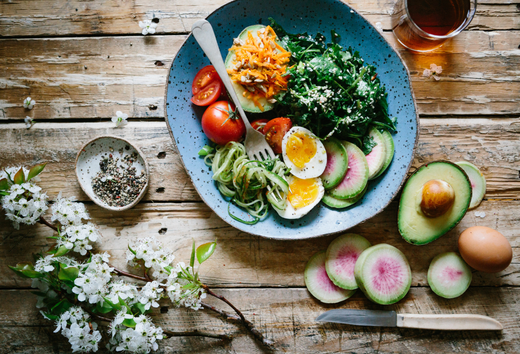 Poached eggs and vegetable Photo by Brooke Lark on Unsplash