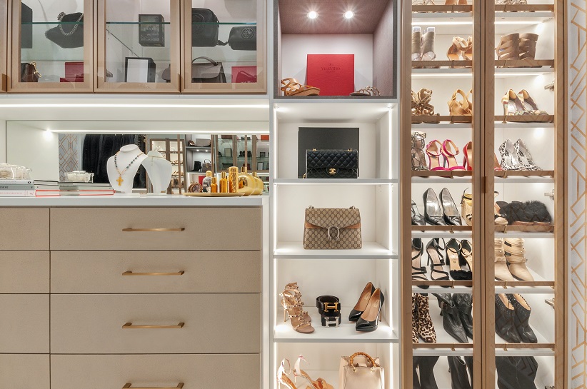 Use of Mini boxes inside your Walk in Closet