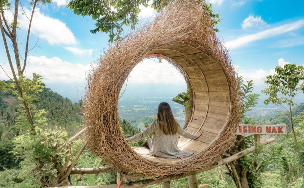 Attraction at Bong Gumne De Muhon Photo by Dawn Young
