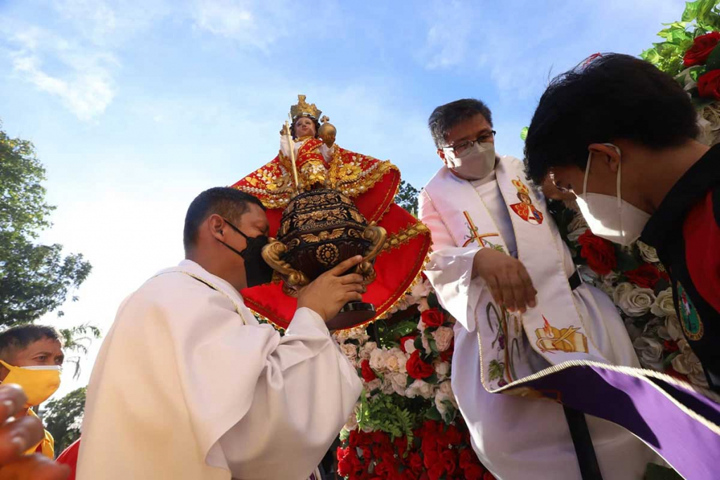 Celebrating Ilonggos Dinagyang Festival Photo from the Daily Guardian