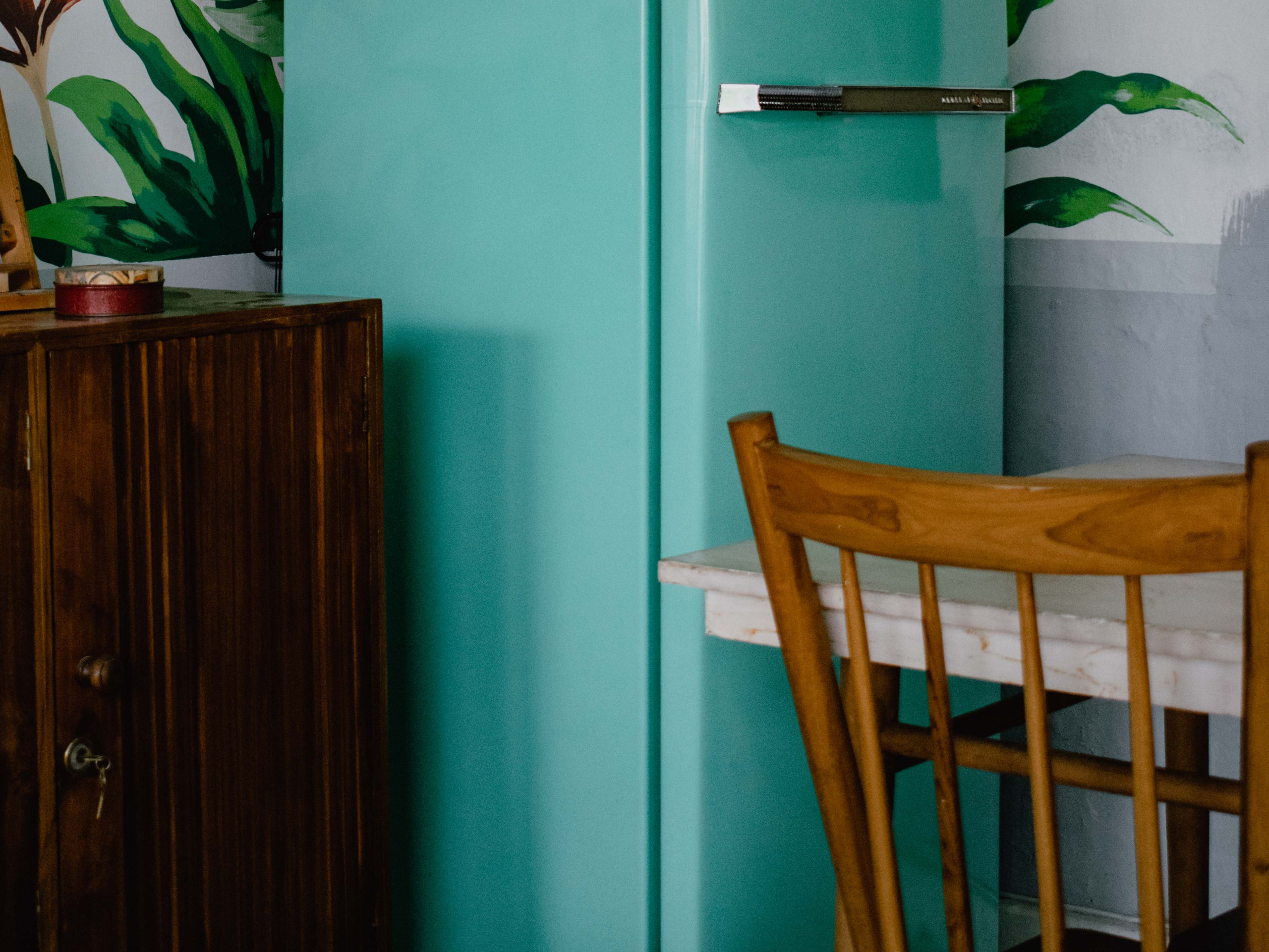 Teal colored Refirgerator | Latch Med Jamil Photo on Unsplash