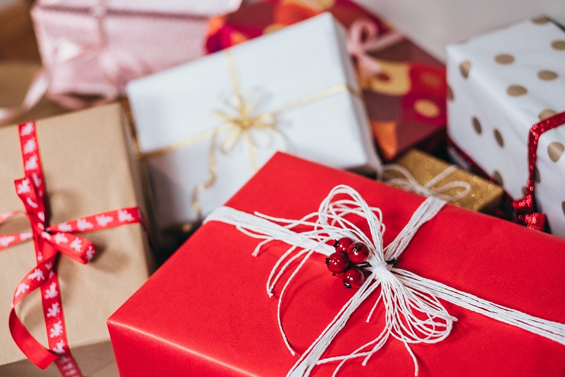 Buying Christmas gifts online | Photo from Unsplash