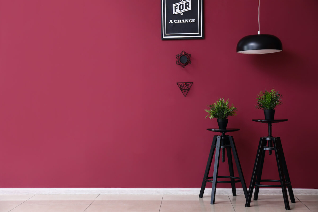 tables-with-houseplants-near-color-wall