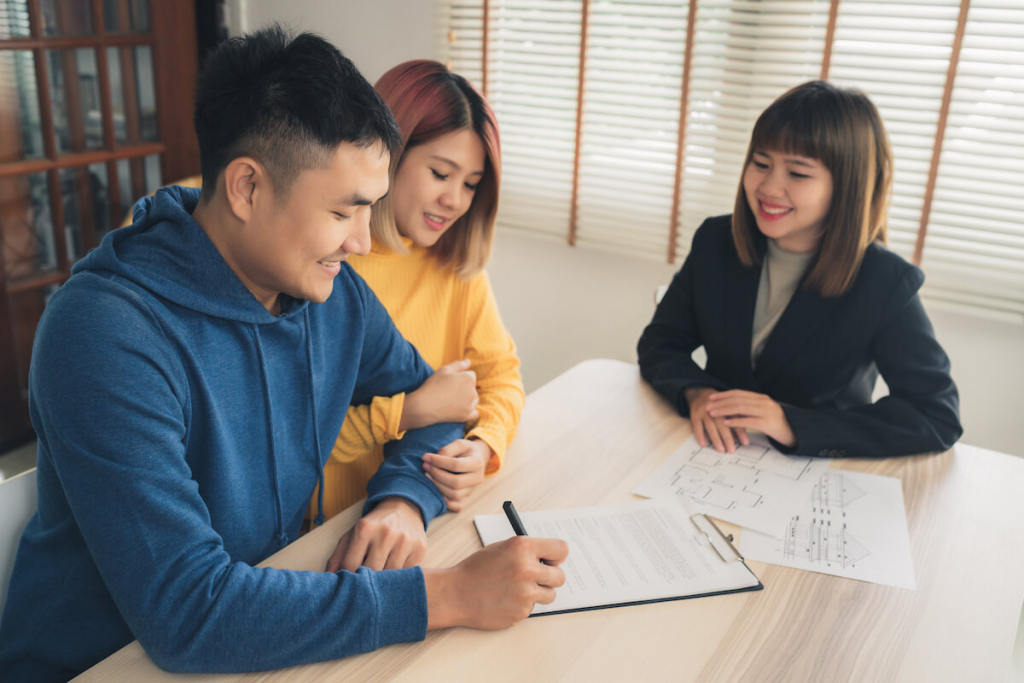 happy-young-asian-couple-realtor-agent
