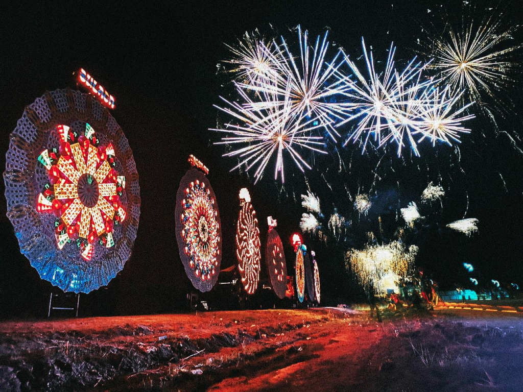 festivals and events in the philippines | Photo taken by Gerald Gloton (source: https://www.gmanetwork.com/news/lifestyle/artandculture/768341/joyful-and-heartwarming-scenes-from-the-2020-giant-lantern-festival-in-pampanga/story/)