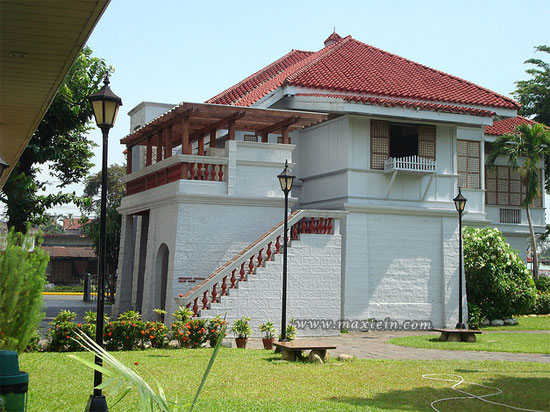 Rizal Shrine | Source: https://historicalspotsincalamba.wordpress.com/rizal-shrine/structure/