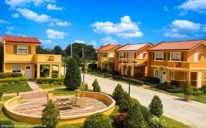 Living in Camella Pampanga house and lot with carport and balcony