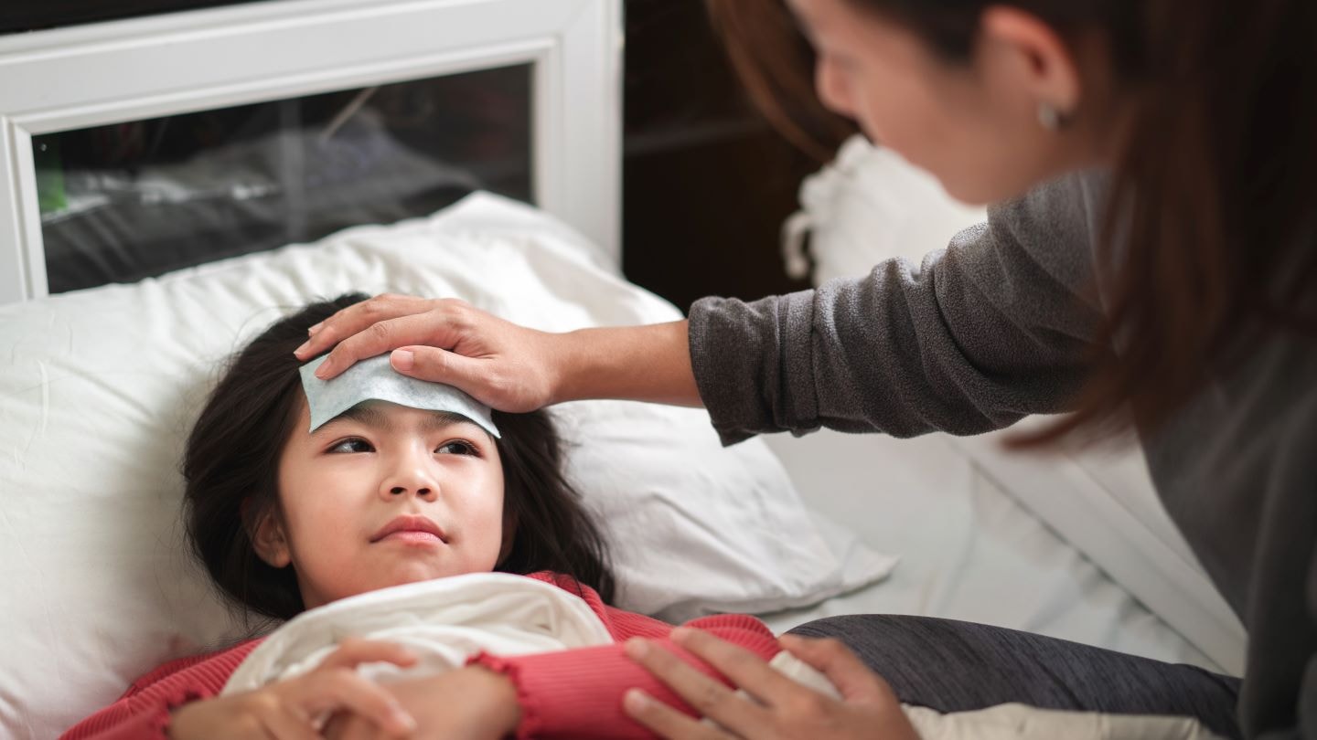 Common symptoms of rainy season diseases: sore throat, abdominal pain, joint and muscle pain, high fever, runny nose, and skin rashes