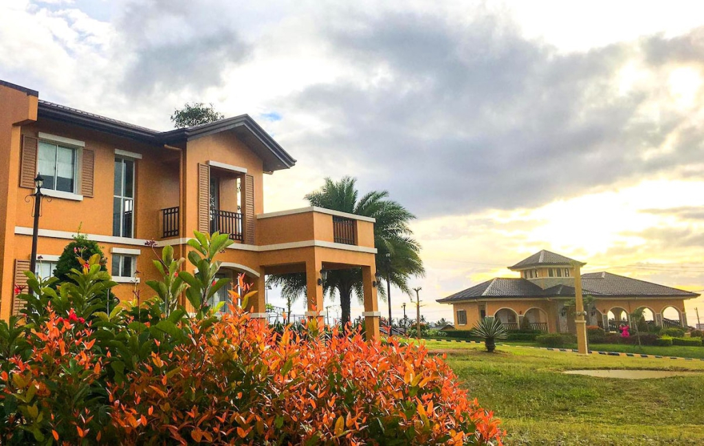 Investing in Camella in Batangas l Image from Patrickroque01 (https://commons.wikimedia.org/w/index.php?curid=107411093)
