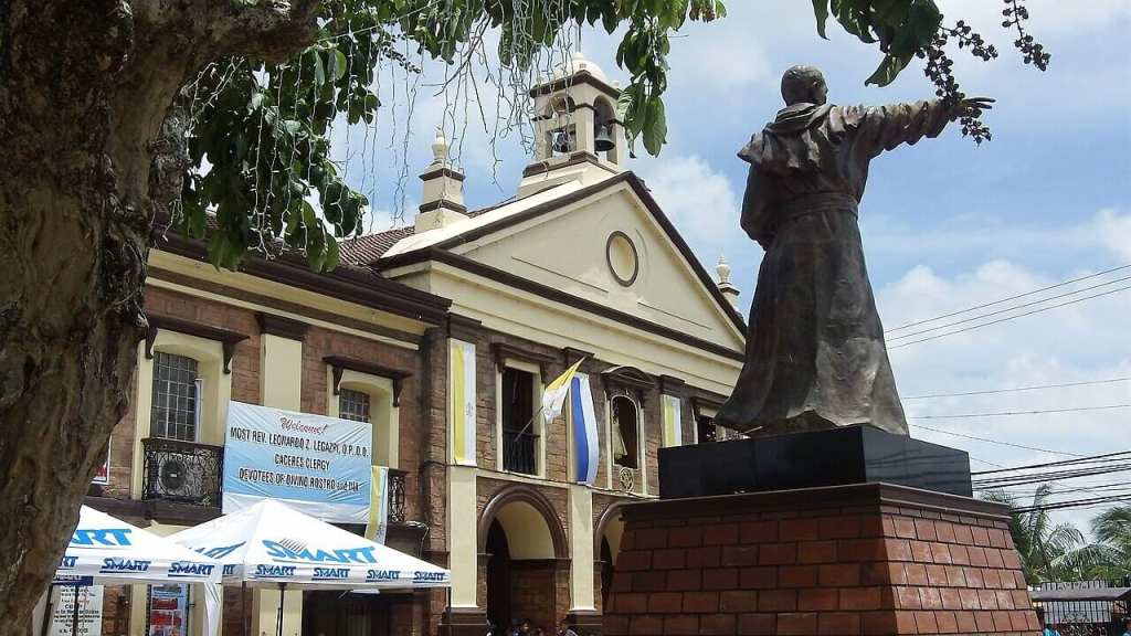 Miguel Robles de Covarrubias statue