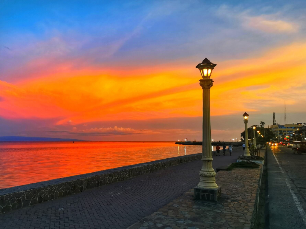 Rizal Boulevard / Image by Yes FM Dumaguete