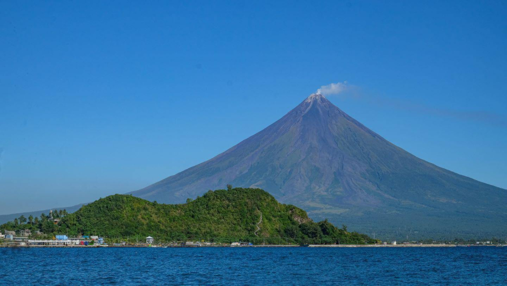 Must visit tourist spots in Bicol this summer 