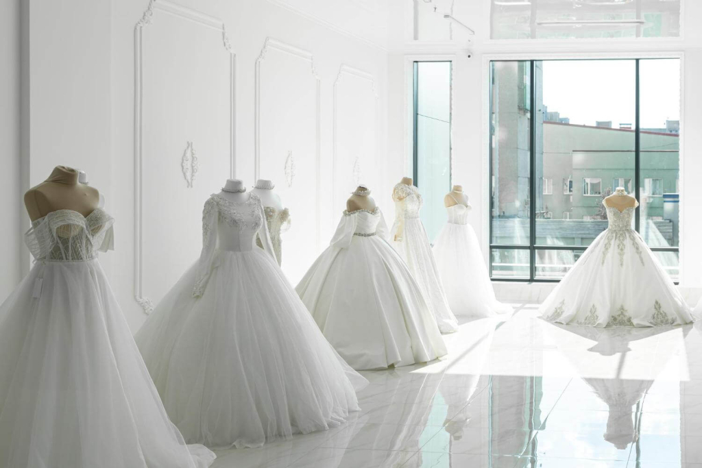 2026 wedding trends from wedding flowers, wedding cakes to food and ceremony