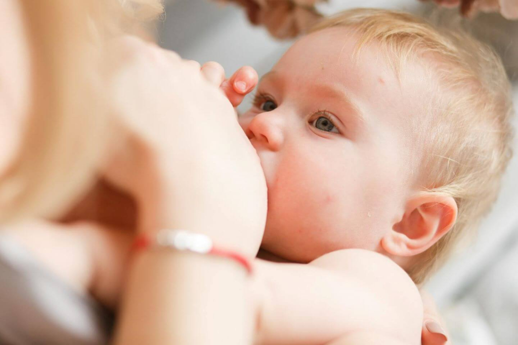 Make sure your baby is in a comfortable position before you begin breastfeeding.